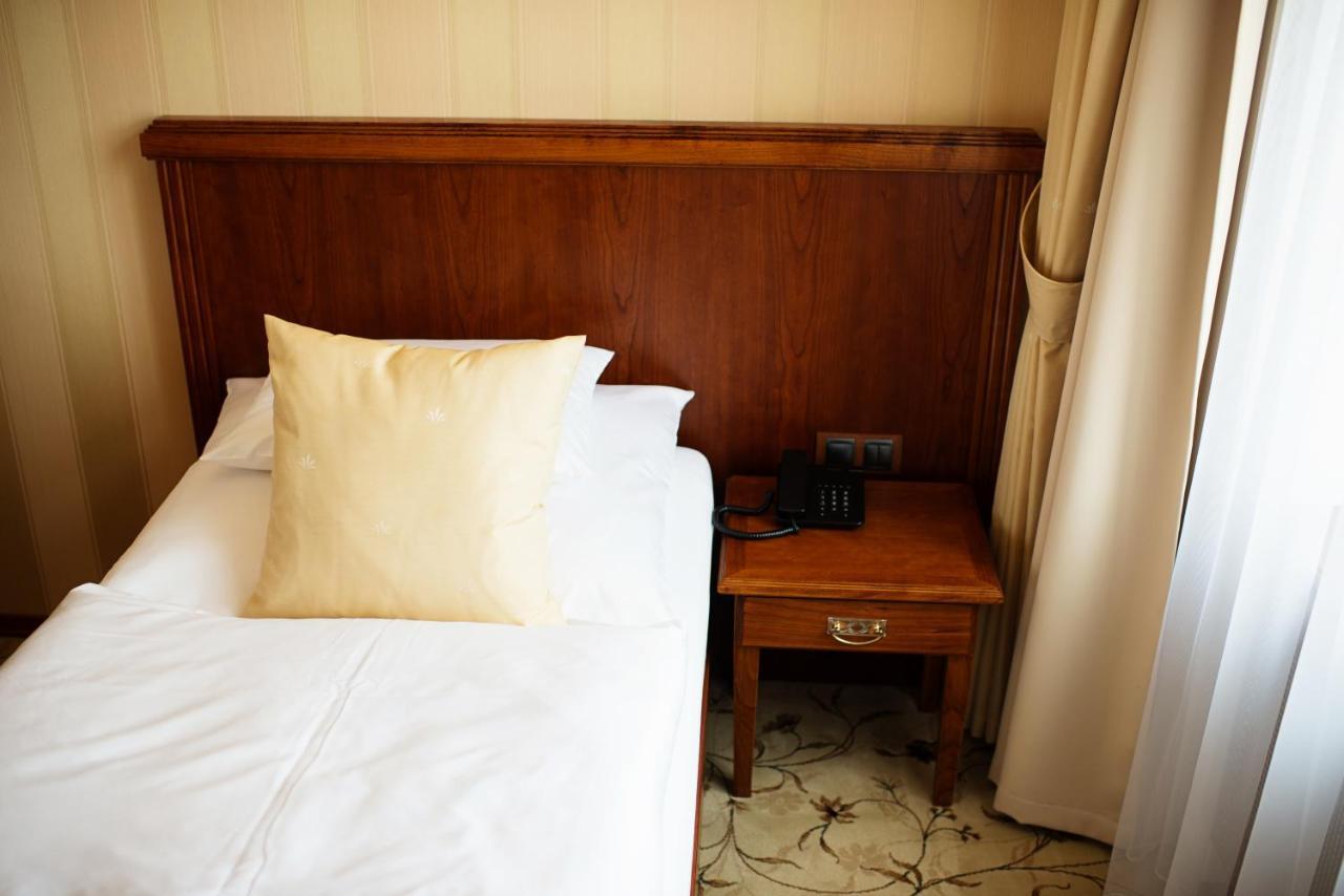 Hotel Slavie Pelhřimov מראה חיצוני תמונה