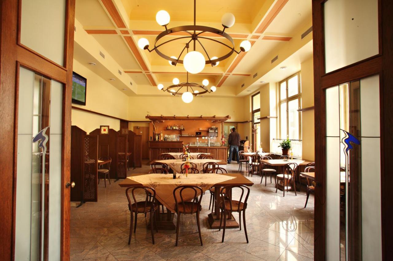 Hotel Slavie Pelhřimov מראה חיצוני תמונה